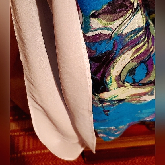 Tunic length sleeveless top with crochet & beading, and watercolor print size M. - Picture 6 of 8